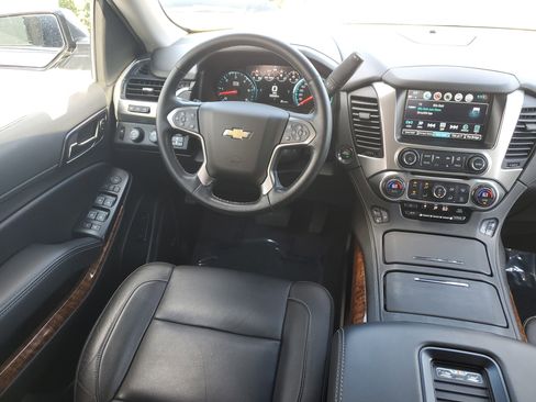 Used 2020 Chevrolet Suburban Premier image 12