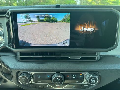 New 2025 Jeep Gladiator Sport image 25