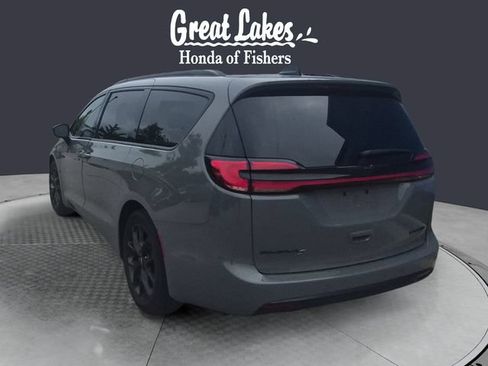Used 2025 Chrysler Pacifica Limited FWD image 3