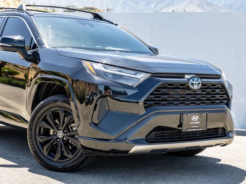 Used 2022 Toyota RAV4 SE AWD/4WD image 6