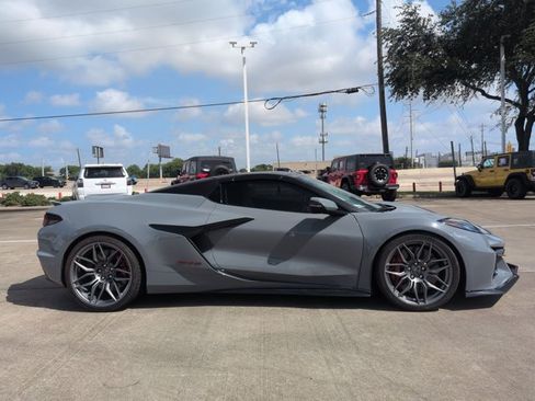 Used 2024 Chevrolet Corvette Z06 w/ Chrome Exterior Badge Package RWD image 4