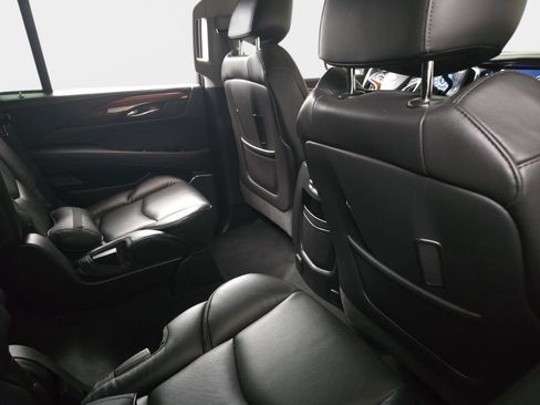 Used 2016 Cadillac Escalade Luxury AWD/4WD image 13