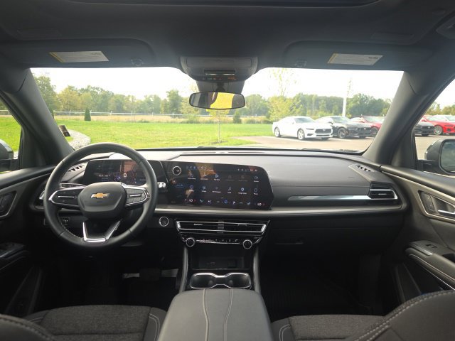 Used 2025 Chevrolet Traverse LT w/ Sun and Wheel Package FWD image 18