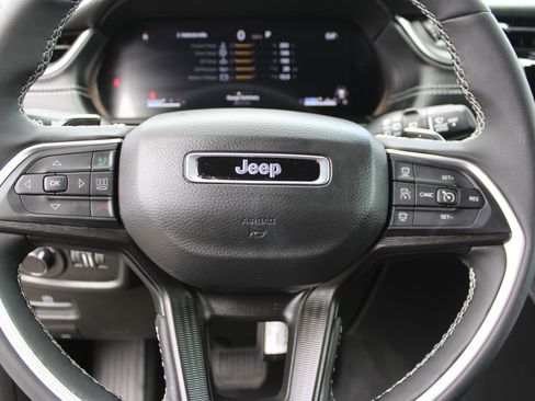 New 2025 Jeep Grand Cherokee Altitude RWD image 12