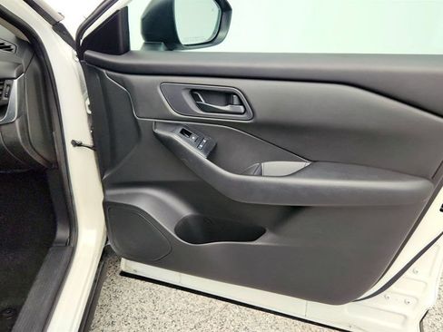 Used 2024 Nissan Rogue S FWD image 25