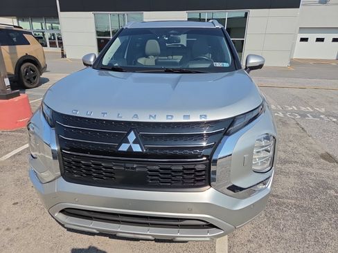 Used 2023 Mitsubishi Outlander SEL AWD/4WD image 2