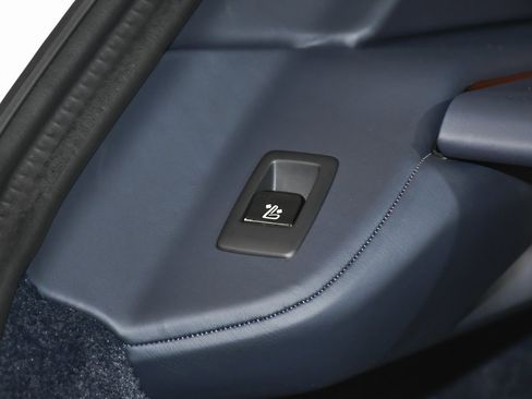 Used 2024 Rolls-Royce Cullinan image 95