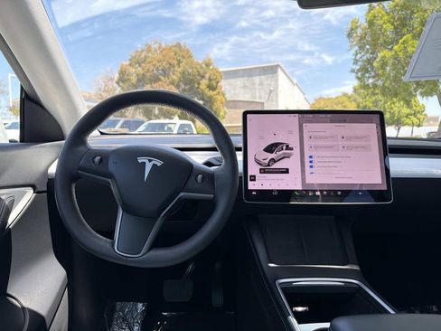 Used 2021 Tesla Model Y Long Range AWD/4WD image 10