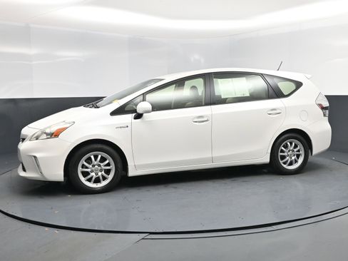 Used 2012 Toyota Prius V Five image 3