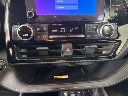 Used 2023 Toyota Highlander XSE FWD image 19