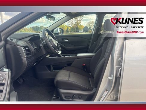 Used 2024 Nissan Rogue SV image 10