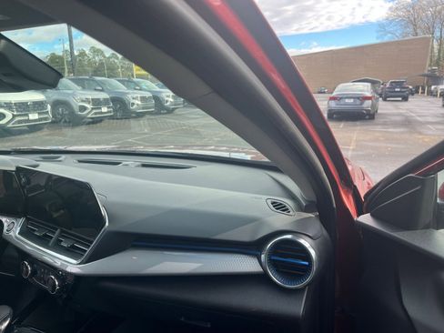 Used 2025 Chevrolet Trax LT image 33