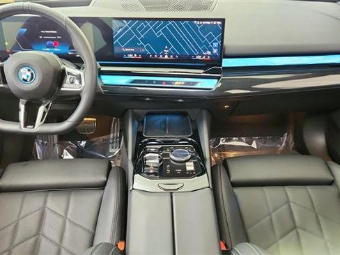Used 2025 BMW i5 eDrive40i w/ M Sport Package image 20