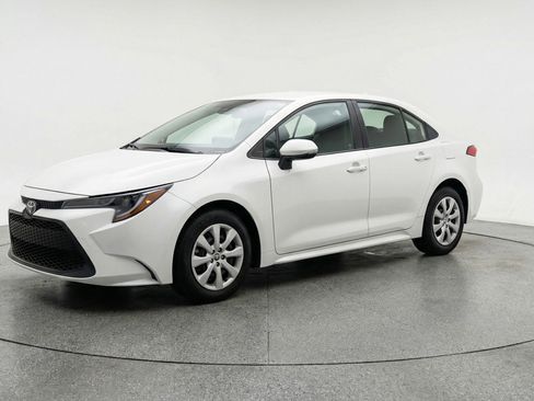 Used 2025 Toyota Corolla LE image 3