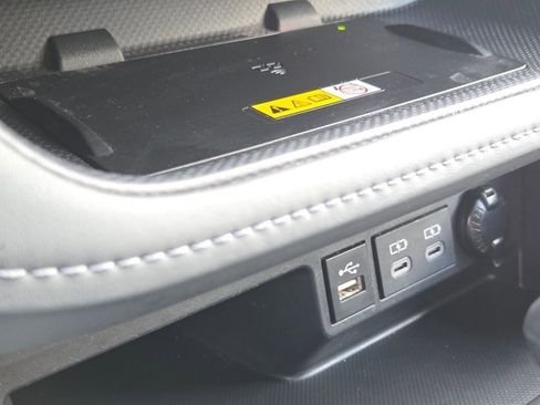 Used 2024 Toyota Highlander XLE AWD/4WD image 13
