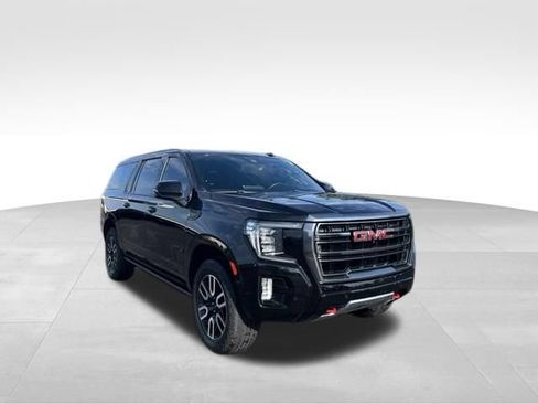 Used 2023 GMC Yukon XL AT4 w/ AT4 Premium Package AWD/4WD image 7