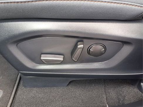 Used 2025 Ford Explorer Active AWD/4WD image 19