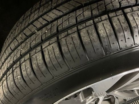 Used 2023 Buick Envision Essence image 42