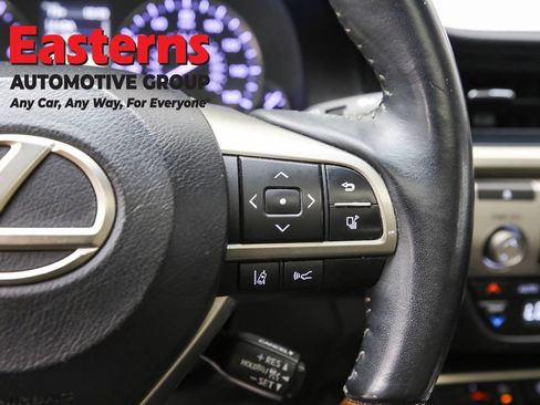 Used 2018 Lexus ES 350 350 w/ Luxury Package w/Wood Trim image 16