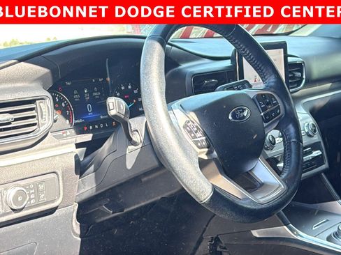 Used 2022 Ford Explorer XLT w/ Equipment Group 202A image 8