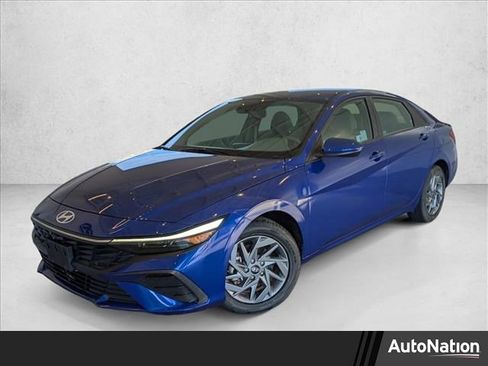 Used 2024 Hyundai Elantra SEL image 1