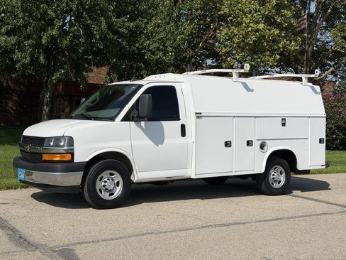 Used 2020 Chevrolet Express 3500 w/ Power Convenience Package RWD image 2