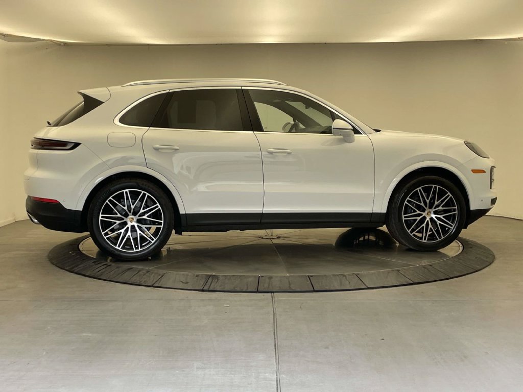 Certified 2024 Porsche Cayenne AWD/4WD image 8