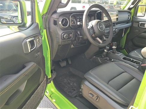 New 2025 Jeep Gladiator Sport image 4