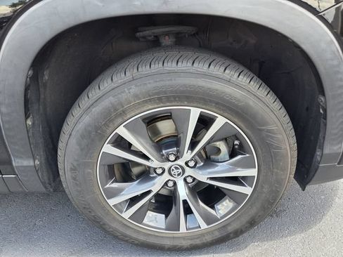 Used 2019 Toyota Highlander LE FWD image 8