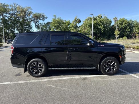 Used 2022 Chevrolet Tahoe Z71 w/ Luxury Package AWD/4WD image 2