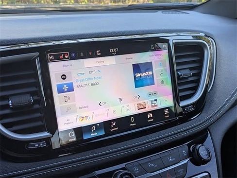 New 2026 Chrysler Pacifica Select image 11