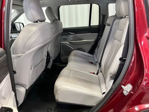 Used 2022 Jeep Grand Cherokee Overland image 14