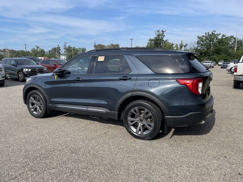 Used 2023 Ford Explorer XLT w/ XLT Sport Appearance Package AWD/4WD image 6