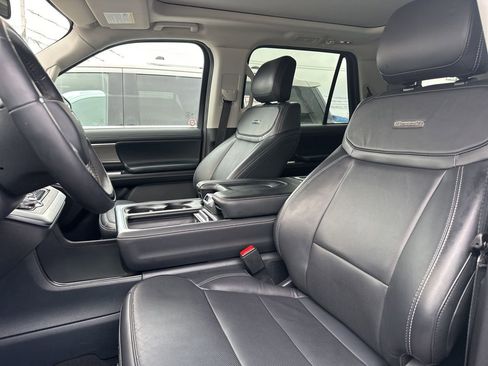 Used 2025 Ford Expedition Platinum image 8