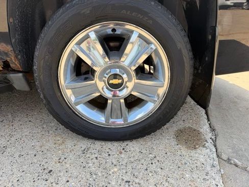 Used 2010 Chevrolet Suburban LTZ AWD/4WD image 11