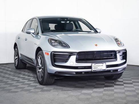 Certified 2022 Porsche Macan w/ Premium Package Plus image 8
