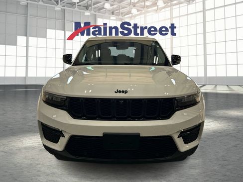 Used 2023 Jeep Grand Cherokee Limited w/ Luxury Tech Group II AWD/4WD image 8