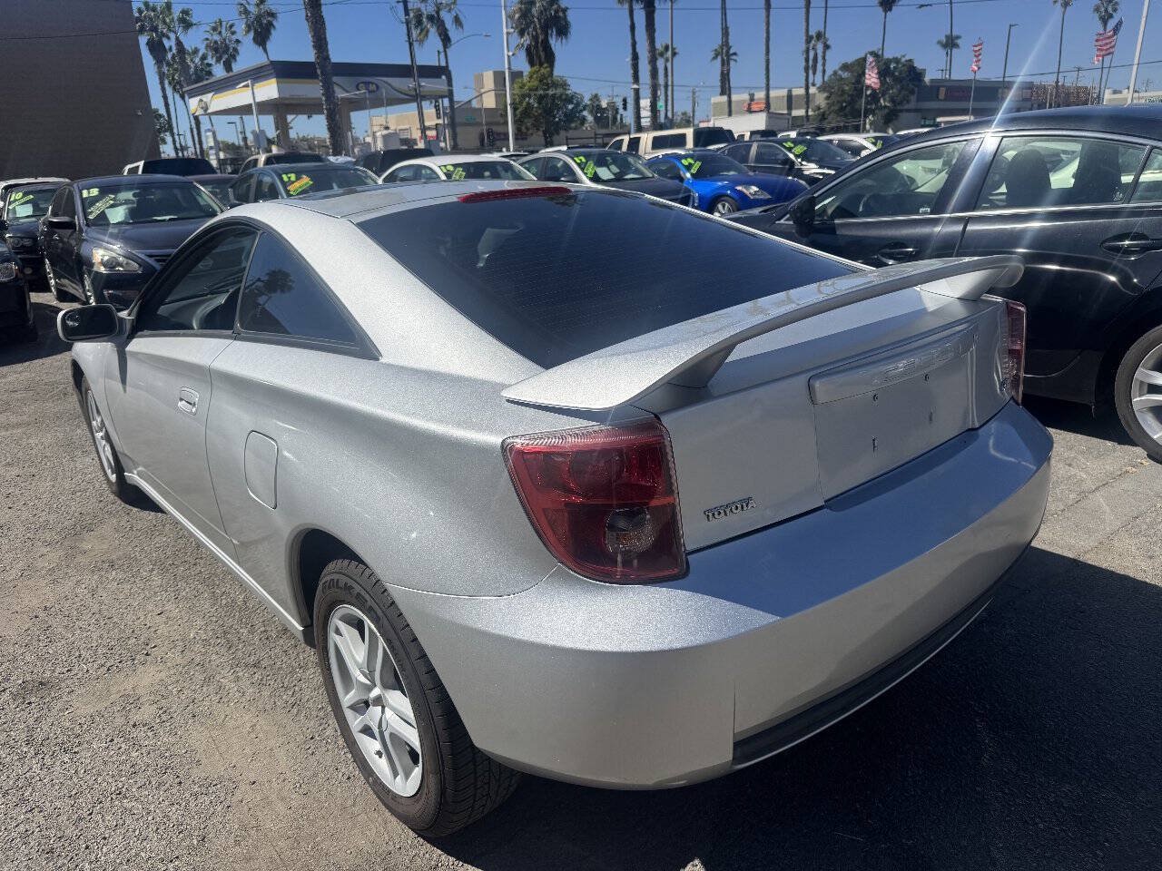 Used 2002 Toyota Celica GT w/ Upgrade Value Pkg FWD image 4