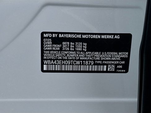 New 2026 BMW 750e xDrive w/ Premium Package image 28