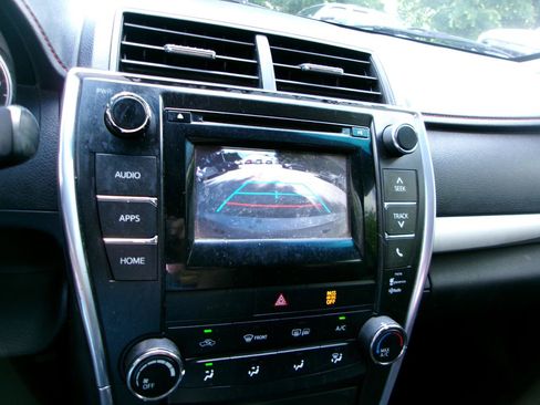 Used 2015 Toyota Camry SE FWD image 14