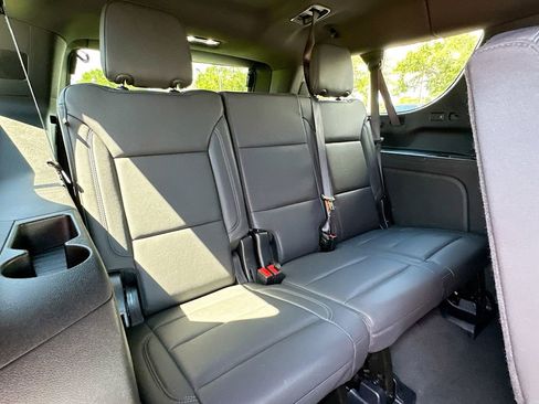 Used 2025 Chevrolet Suburban Z71 AWD/4WD image 27