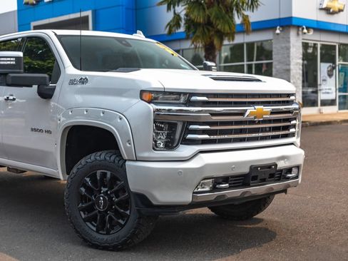 Used 2020 Chevrolet Silverado 3500 High Country w/ Z71 Off-Road Package AWD/4WD image 3