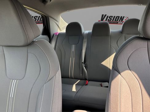Certified 2025 Hyundai Elantra SEL FWD image 17