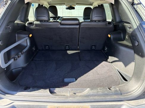 Used 2017 Jeep Cherokee High Altitude AWD/4WD image 11