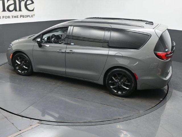 Used 2025 Chrysler Pacifica Limited FWD image 44
