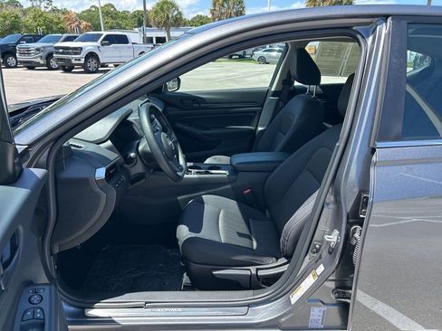 Certified 2025 Nissan Altima 2.5 S FWD image 17