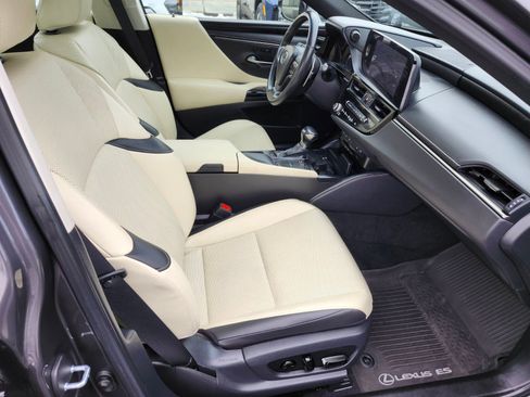 Used 2022 Lexus ES 250 w/ Premium Package image 11