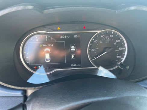 Used 2025 Nissan Versa SV FWD image 35