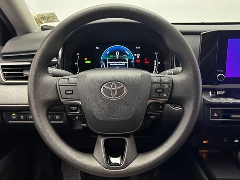 Used 2025 Toyota Camry LE AWD/4WD image 26