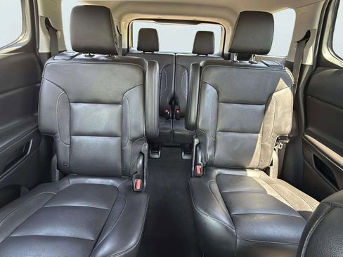 Used 2017 GMC Acadia SLT image 25